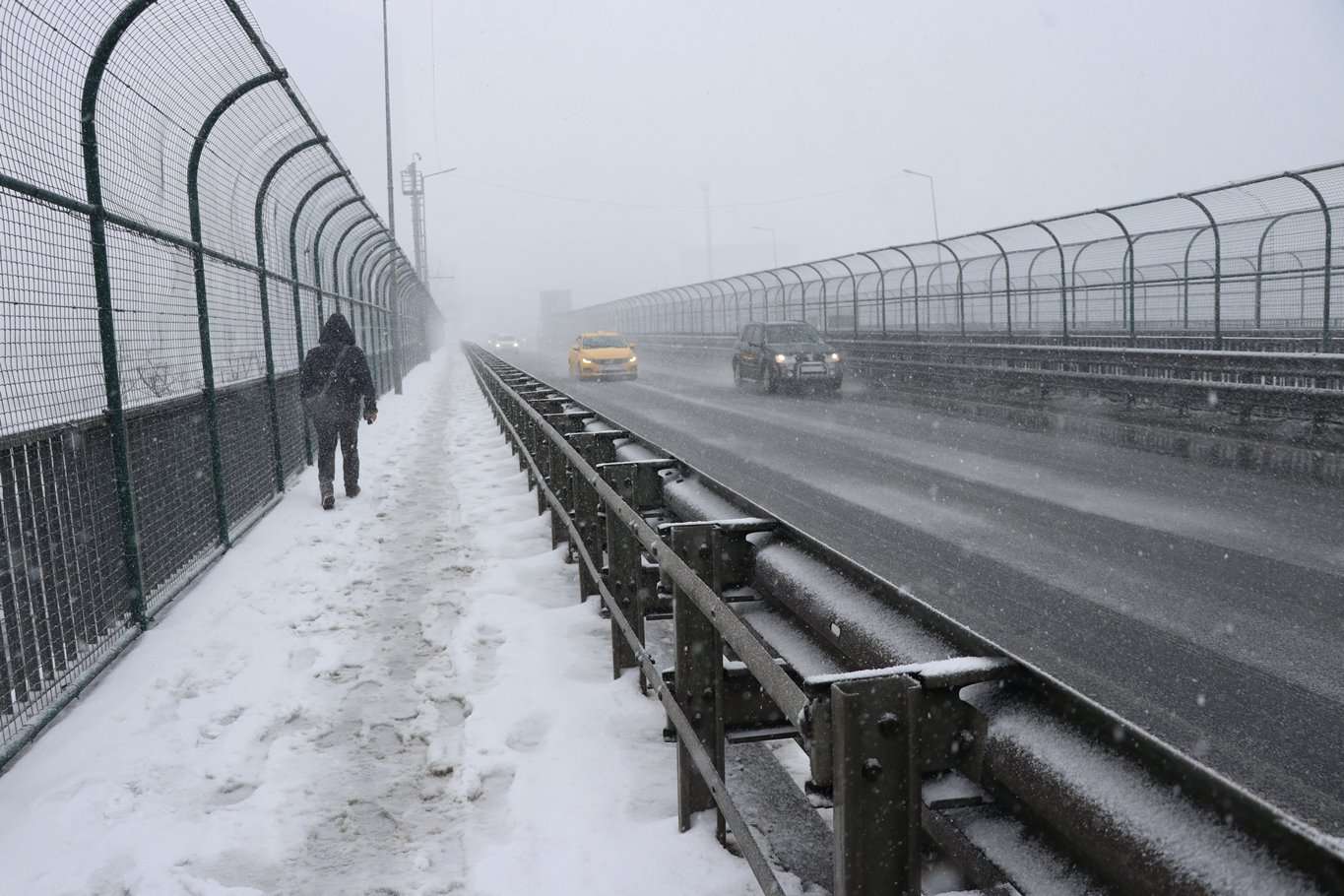 İstanbul'da kar ve tipi etkili olmaya başladı